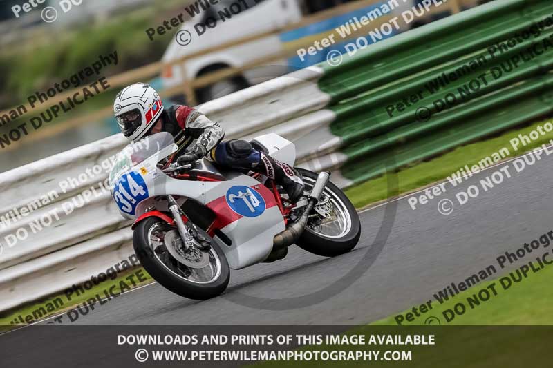 Vintage motorcycle club;eventdigitalimages;mallory park;mallory park trackday photographs;no limits trackdays;peter wileman photography;trackday digital images;trackday photos;vmcc festival 1000 bikes photographs